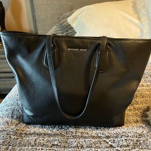 Michael Kors Jet Set Soft leather tote